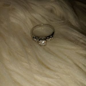 💍1930s Antique Platinum diamond ring